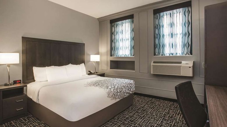 <b>La Quinta Inn/Suites Baltimore Downtown Room</b>. Images powered by <a href="https://iceportal.shijigroup.com/" title="IcePortal" target="_blank">IcePortal</a>.