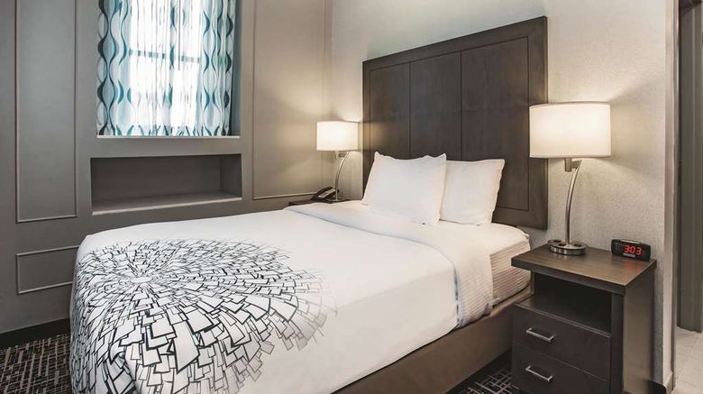 <b>La Quinta Inn/Suites Baltimore Downtown Room</b>. Images powered by <a href="https://iceportal.shijigroup.com/" title="IcePortal" target="_blank">IcePortal</a>.