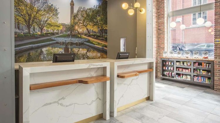 La Quinta Inn/Suites Baltimore Downtown Lobby