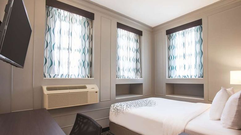 <b>La Quinta Inn/Suites Baltimore Downtown Room</b>. Images powered by <a href="https://iceportal.shijigroup.com/" title="IcePortal" target="_blank">IcePortal</a>.
