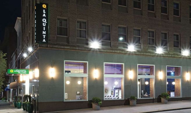 La Quinta Inn/Suites Baltimore Downtown Exterior