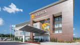 <b>La Quinta Inn & Suites Broken Arrow Exterior</b>. Images powered by <a href="https://iceportal.shijigroup.com/" title="IcePortal" target="_blank">IcePortal</a>.