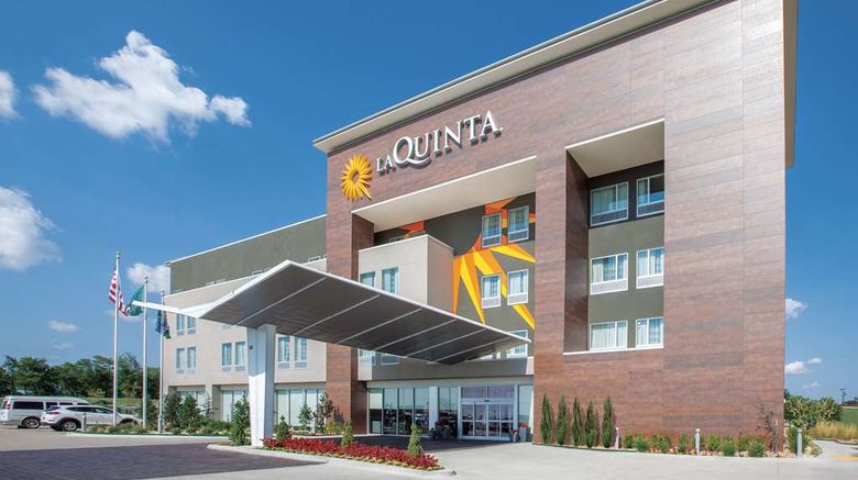 <b>La Quinta Inn & Suites Broken Arrow Exterior</b>. Images powered by <a href="https://iceportal.shijigroup.com/" title="IcePortal" target="_blank">IcePortal</a>.