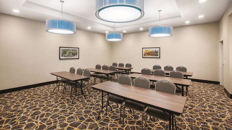 <b>La Quinta Inn & Suites Broken Arrow Meeting</b>. Images powered by <a href="https://iceportal.shijigroup.com/" title="IcePortal" target="_blank">IcePortal</a>.