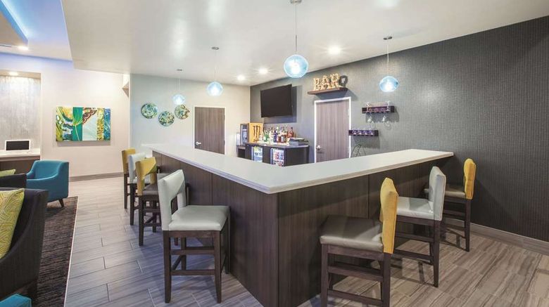 <b>La Quinta Inn & Suites Broken Arrow Restaurant</b>. Images powered by <a href="https://iceportal.shijigroup.com/" title="IcePortal" target="_blank">IcePortal</a>.