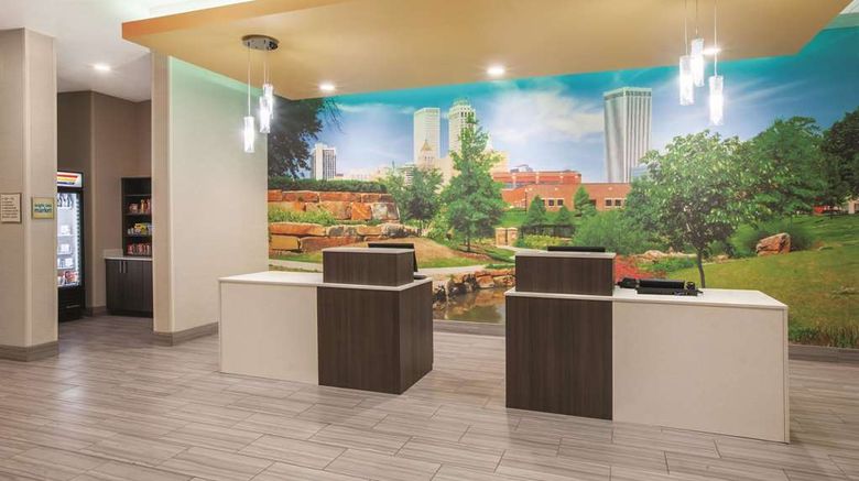 <b>La Quinta Inn & Suites Broken Arrow Lobby</b>. Images powered by <a href="https://iceportal.shijigroup.com/" title="IcePortal" target="_blank">IcePortal</a>.