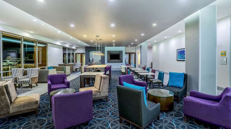 <b>La Quinta Inn & Suites Cypress Lobby</b>. Images powered by <a href="https://iceportal.shijigroup.com/" title="IcePortal" target="_blank">IcePortal</a>.