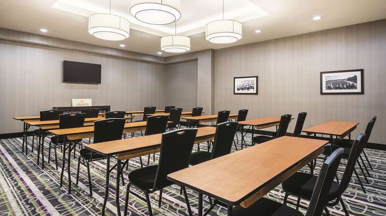 <b>La Quinta Inn & Suites Clifton Park Meeting</b>. Images powered by <a href="https://iceportal.shijigroup.com/" title="IcePortal" target="_blank">IcePortal</a>.