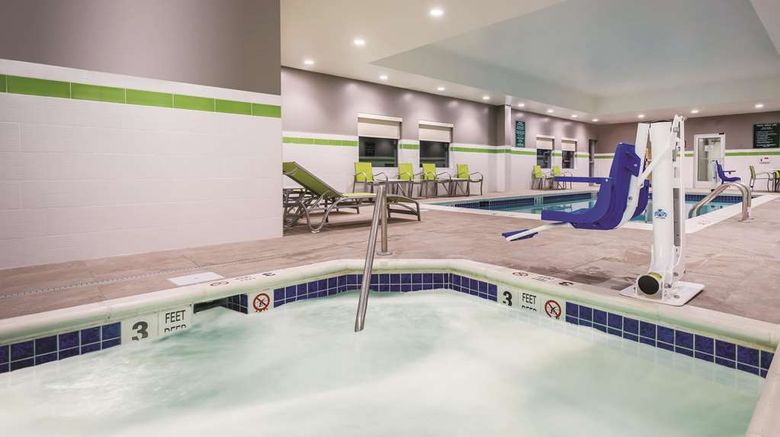<b>La Quinta Inn & Suites Clifton Park Pool</b>. Images powered by <a href="https://iceportal.shijigroup.com/" title="IcePortal" target="_blank">IcePortal</a>.