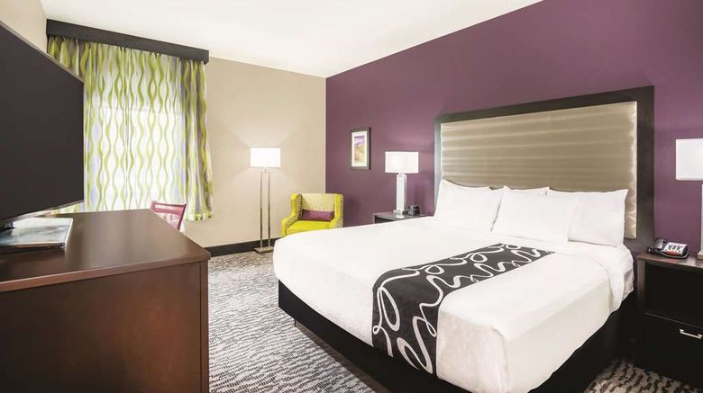 <b>La Quinta Inn & Suites Clifton Park Room</b>. Images powered by <a href="https://iceportal.shijigroup.com/" title="IcePortal" target="_blank">IcePortal</a>.