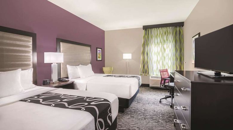 <b>La Quinta Inn & Suites Clifton Park Room</b>. Images powered by <a href="https://iceportal.shijigroup.com/" title="IcePortal" target="_blank">IcePortal</a>.