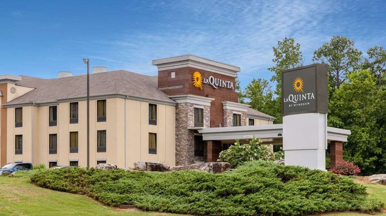 <b>La Quinta Inn & Suites Covington Exterior</b>. Images powered by <a href="https://iceportal.shijigroup.com/" title="IcePortal" target="_blank">IcePortal</a>.