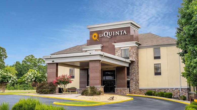 <b>La Quinta Inn & Suites Covington Exterior</b>. Images powered by <a href="https://iceportal.shijigroup.com/" title="IcePortal" target="_blank">IcePortal</a>.