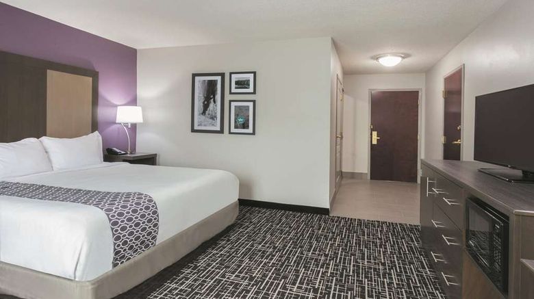 <b>La Quinta Inn & Suites Covington Room</b>. Images powered by <a href="https://iceportal.shijigroup.com/" title="IcePortal" target="_blank">IcePortal</a>.
