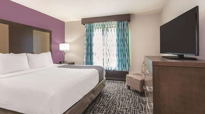 <b>La Quinta Inn & Suites Covington Suite</b>. Images powered by <a href="https://iceportal.shijigroup.com/" title="IcePortal" target="_blank">IcePortal</a>.