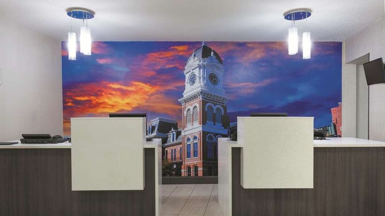 <b>La Quinta Inn & Suites Covington Lobby</b>. Images powered by <a href="https://iceportal.shijigroup.com/" title="IcePortal" target="_blank">IcePortal</a>.