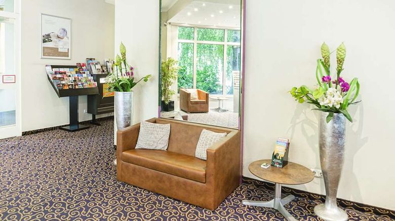 <b>Hotel Domicil Hamburg by Golden Tulip Lobby</b>. Images powered by <a href="https://iceportal.shijigroup.com/" title="IcePortal" target="_blank">IcePortal</a>.