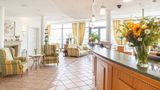 <b>Radisson Hotel Berlin Charlottenburg Lobby</b>. Images powered by <a href="https://iceportal.shijigroup.com/" title="IcePortal" target="_blank">IcePortal</a>.