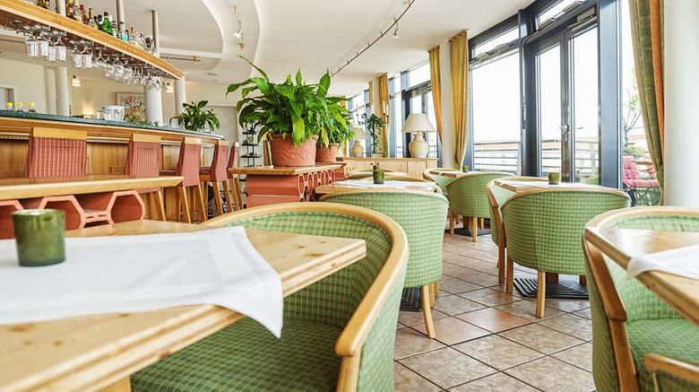 <b>Radisson Hotel Berlin Charlottenburg Restaurant</b>. Images powered by <a href="https://iceportal.shijigroup.com/" title="IcePortal" target="_blank">IcePortal</a>.