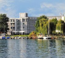 Golden Tulip Hotel am Schloss Koepenick Exterior