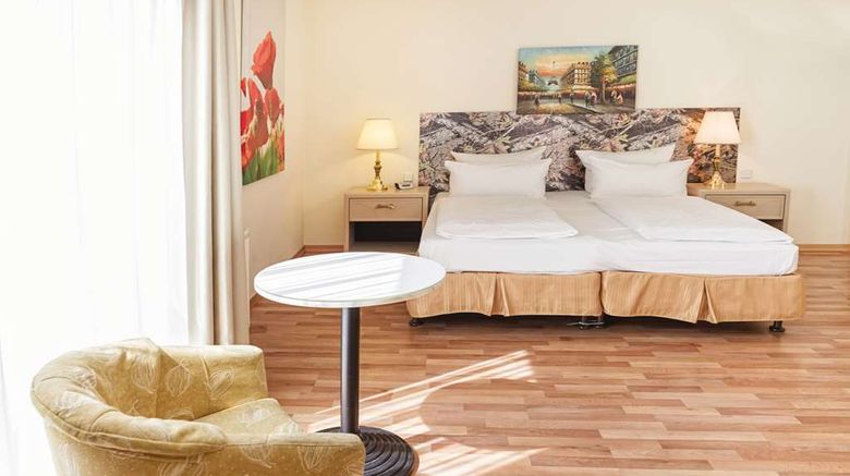 <b>Golden Tulip Hotel am Schloss Koepenick Room</b>. Images powered by <a href="https://iceportal.shijigroup.com/" title="IcePortal" target="_blank">IcePortal</a>.