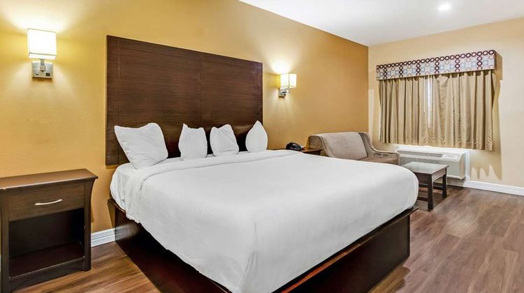 Americas Best Value Inn Houston FM 529 Room
