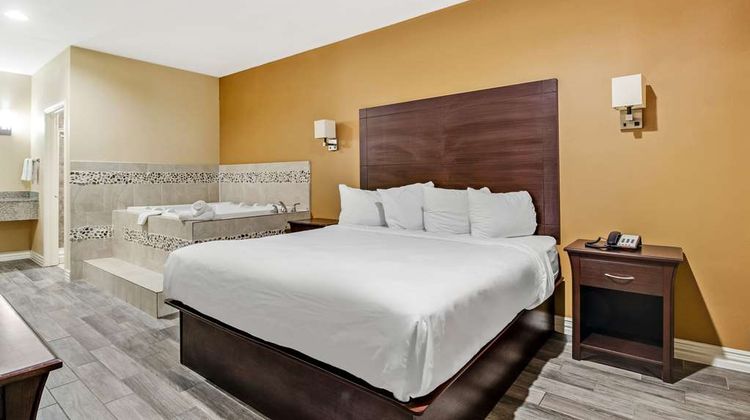 Americas Best Value Inn Houston FM 529 Room