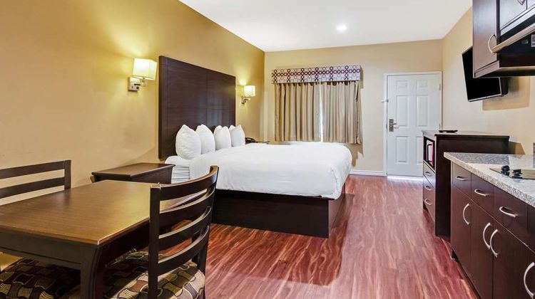Americas Best Value Inn Houston FM 529 Room