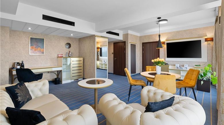 <b>Park Hotel Diament Katowice Suite</b>. Images powered by <a href="https://iceportal.shijigroup.com/" title="IcePortal" target="_blank">IcePortal</a>.