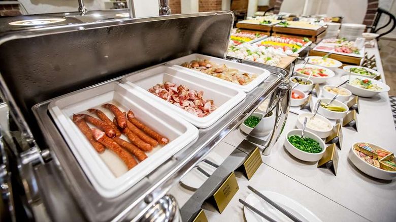 <b>Hotel Diament Economy Gliwice Restaurant</b>. Images powered by <a href="https://iceportal.shijigroup.com/" title="IcePortal" target="_blank">IcePortal</a>.