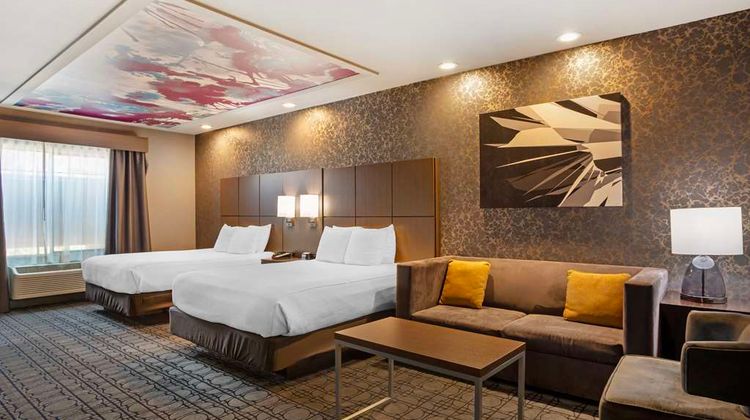 Best Western Plus Coalinga Inn & Suites Room