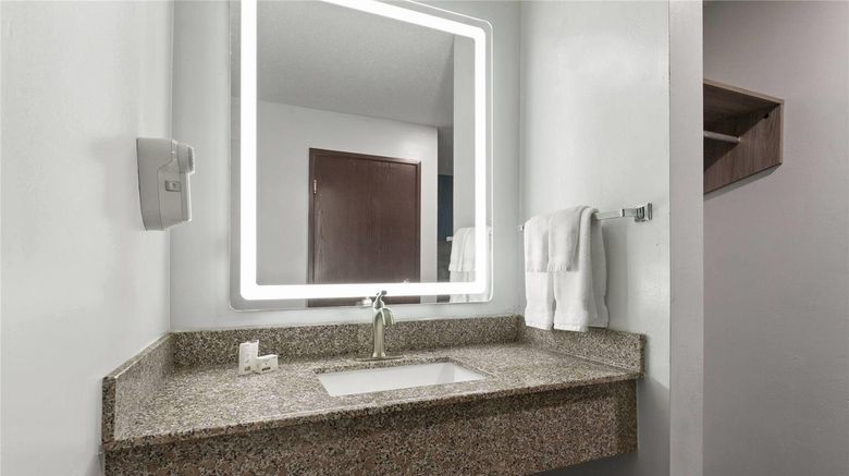 <b>Baymont Inn & Suites Piqua Room</b>. Images powered by <a href="https://iceportal.shijigroup.com/" title="IcePortal" target="_blank">IcePortal</a>.