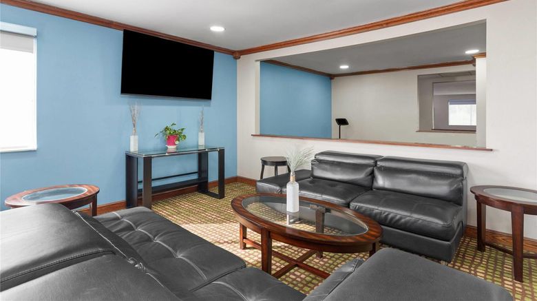 <b>Baymont Inn & Suites Piqua Lobby</b>. Images powered by <a href="https://iceportal.shijigroup.com/" title="IcePortal" target="_blank">IcePortal</a>.