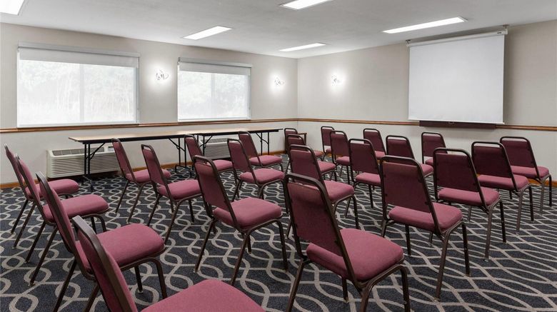 <b>Baymont Inn & Suites Piqua Meeting</b>. Images powered by <a href="https://iceportal.shijigroup.com/" title="IcePortal" target="_blank">IcePortal</a>.