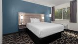Baymont Inn & Suites Piqua Room