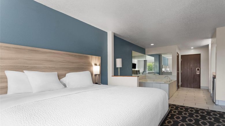 <b>Baymont Inn & Suites Piqua Suite</b>. Images powered by <a href="https://iceportal.shijigroup.com/" title="IcePortal" target="_blank">IcePortal</a>.