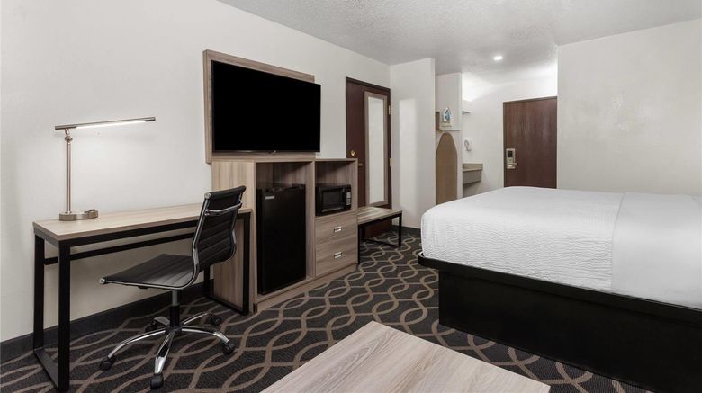 <b>Baymont Inn & Suites Piqua Room</b>. Images powered by <a href="https://iceportal.shijigroup.com/" title="IcePortal" target="_blank">IcePortal</a>.
