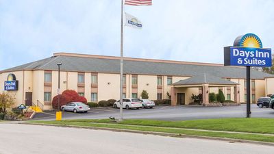 Days Inn & Suites Bloomington
