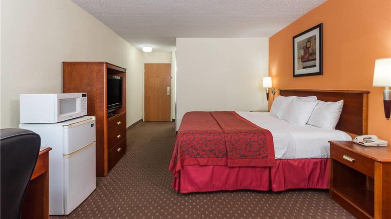 <b>Days Inn & Suites Bloomington Room</b>. Images powered by <a href="https://iceportal.shijigroup.com/" title="IcePortal" target="_blank">IcePortal</a>.