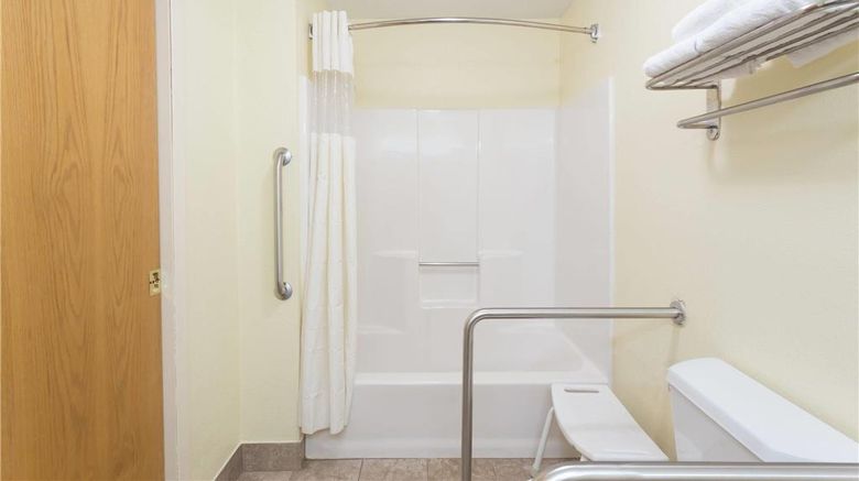<b>Days Inn & Suites Bloomington Room</b>. Images powered by <a href="https://iceportal.shijigroup.com/" title="IcePortal" target="_blank">IcePortal</a>.