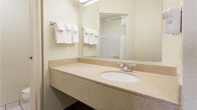 <b>Days Inn & Suites Bloomington Room</b>. Images powered by <a href="https://iceportal.shijigroup.com/" title="IcePortal" target="_blank">IcePortal</a>.