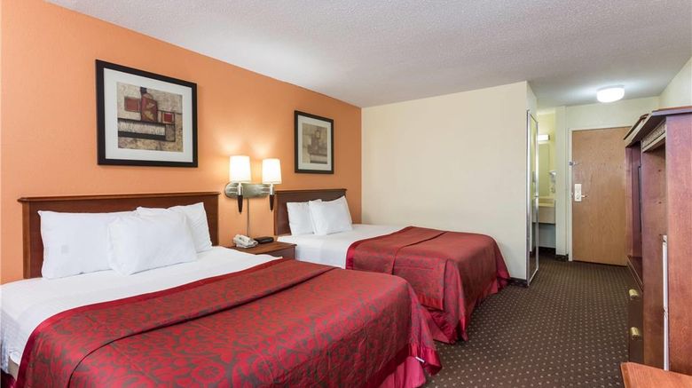 <b>Days Inn & Suites Bloomington Room</b>. Images powered by <a href="https://iceportal.shijigroup.com/" title="IcePortal" target="_blank">IcePortal</a>.