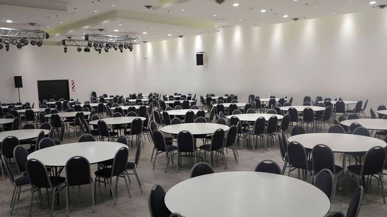 <b>Howard Johnson Plaza Villa Carlos Paz Ballroom</b>. Images powered by <a href="https://iceportal.shijigroup.com/" title="IcePortal" target="_blank">IcePortal</a>.