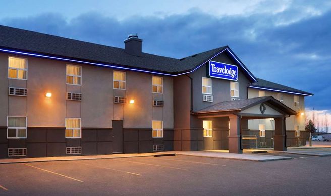 Travelodge Kindersley Exterior
