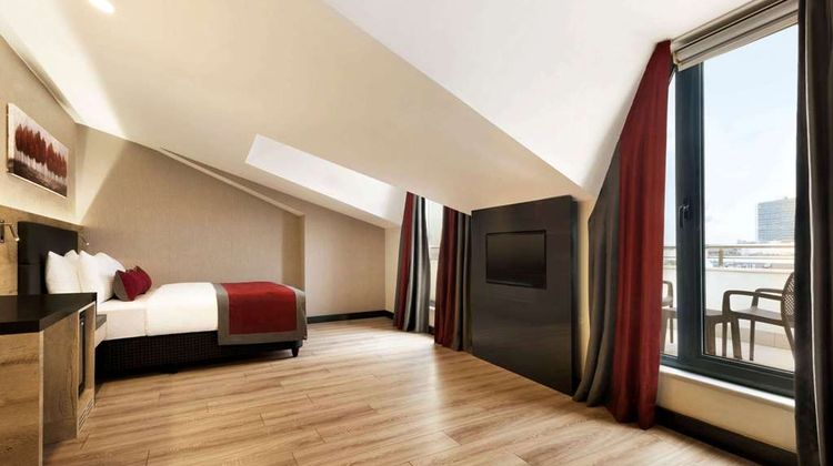 Ramada Encore Gebze Room