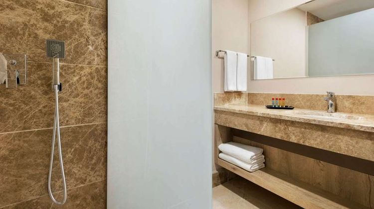 Ramada Encore Gebze Room