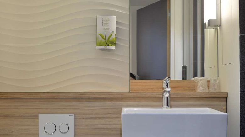 <b>Hotel Campanile Paris - Clichy Centre Room</b>. Images powered by <a href="https://iceportal.shijigroup.com/" title="IcePortal" target="_blank">IcePortal</a>.