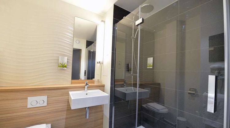 Hotel Campanile Paris - Clichy Centre Room