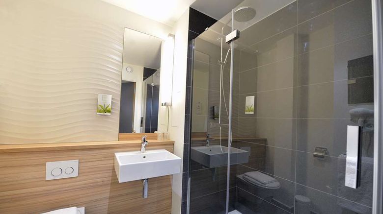 <b>Hotel Campanile Paris - Clichy Centre Room</b>. Images powered by <a href="https://iceportal.shijigroup.com/" title="IcePortal" target="_blank">IcePortal</a>.
