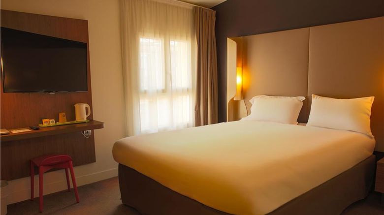 <b>Hotel Campanile Paris - Clichy Centre Room</b>. Images powered by <a href="https://iceportal.shijigroup.com/" title="IcePortal" target="_blank">IcePortal</a>.